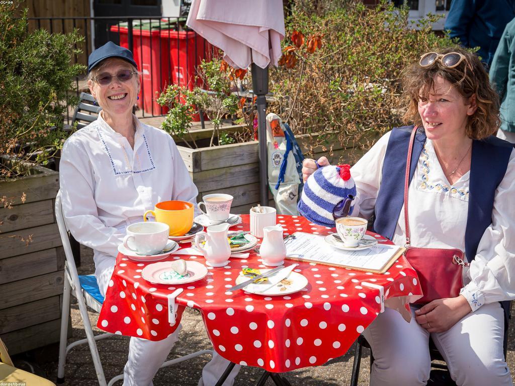 ព្រឹត្តិការណ៍ពេញនិយមក្នុងសង្គមសម័យថ្មី